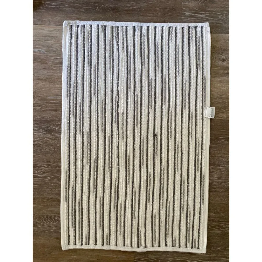 Threshold Grays White Bath Mat